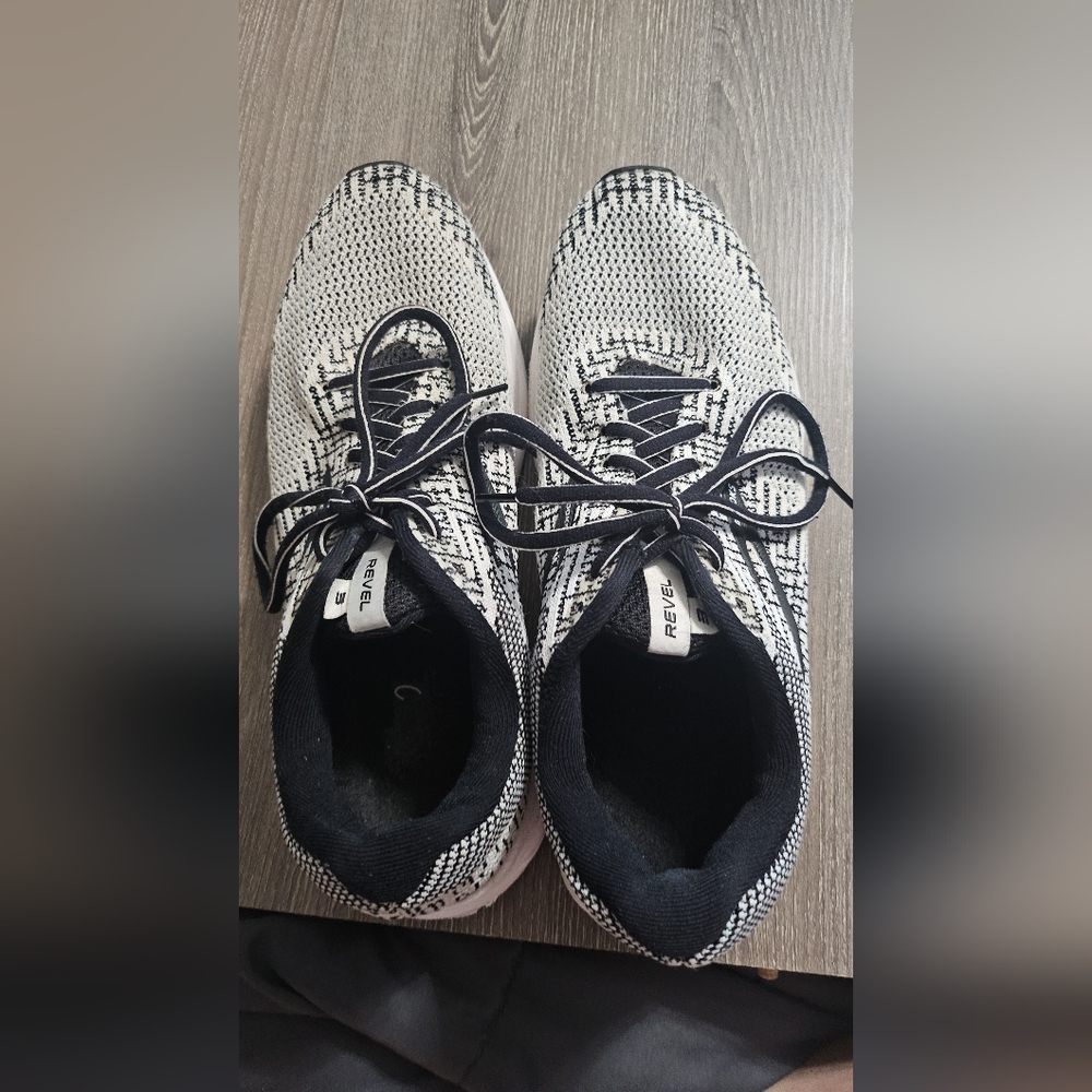 Brooks Revel 3 Womens Running Shoes Black/White Size 11